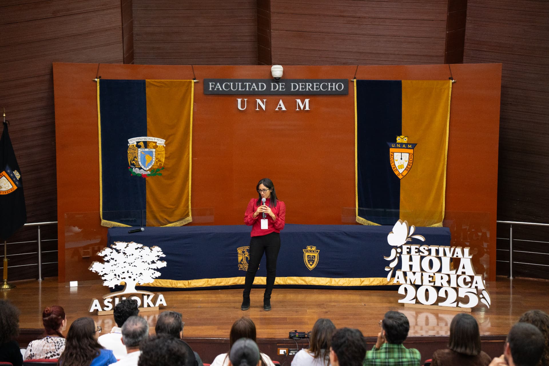 Bienvenida e inauguración