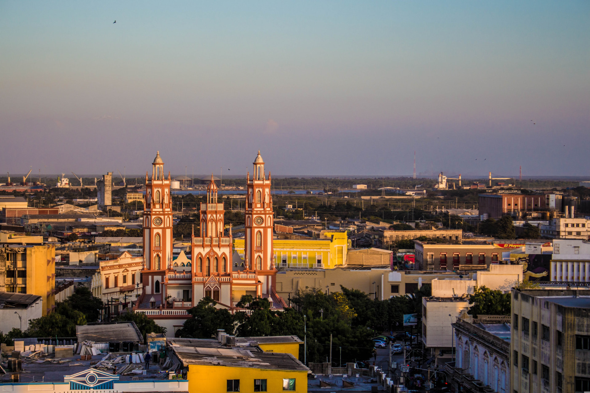 Panorámica de Barranquilla al atardecer